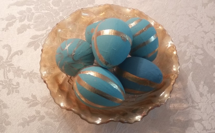 DIY Easter egg centerpiece